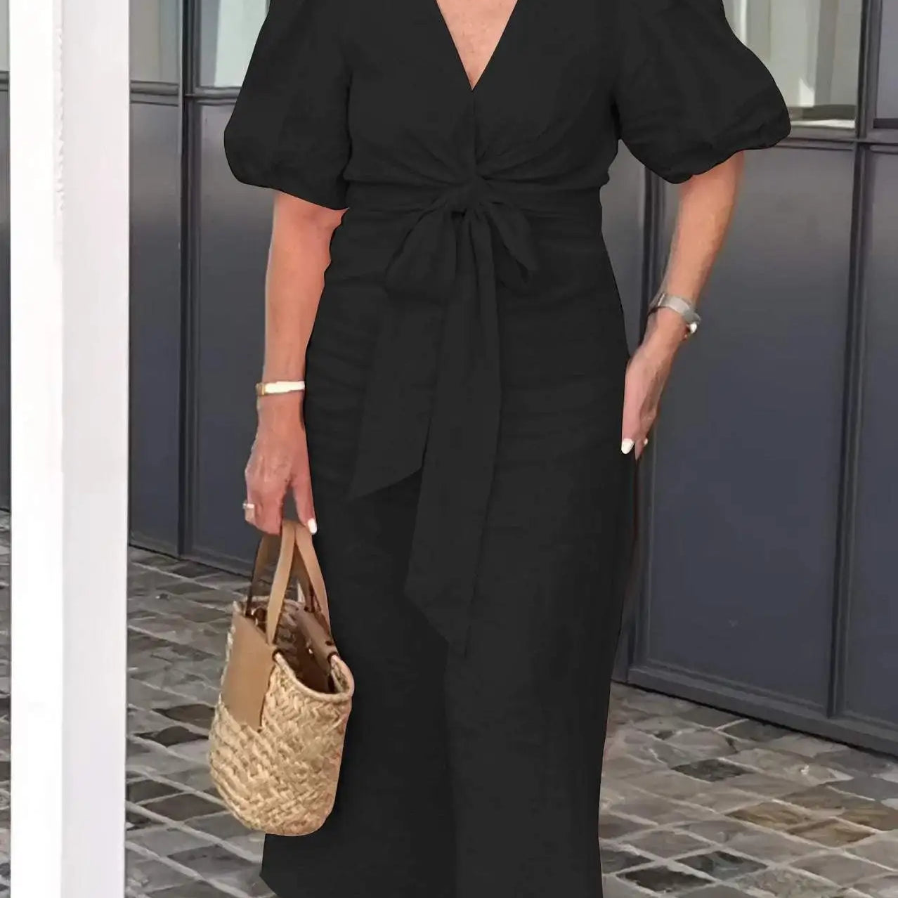 LYNORA | ELEGANTES MIDI-KLEID MIT V-AUSSCHNITT